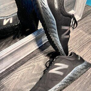 Black & Metallic Silver NEW BALANCE  W 9.5
